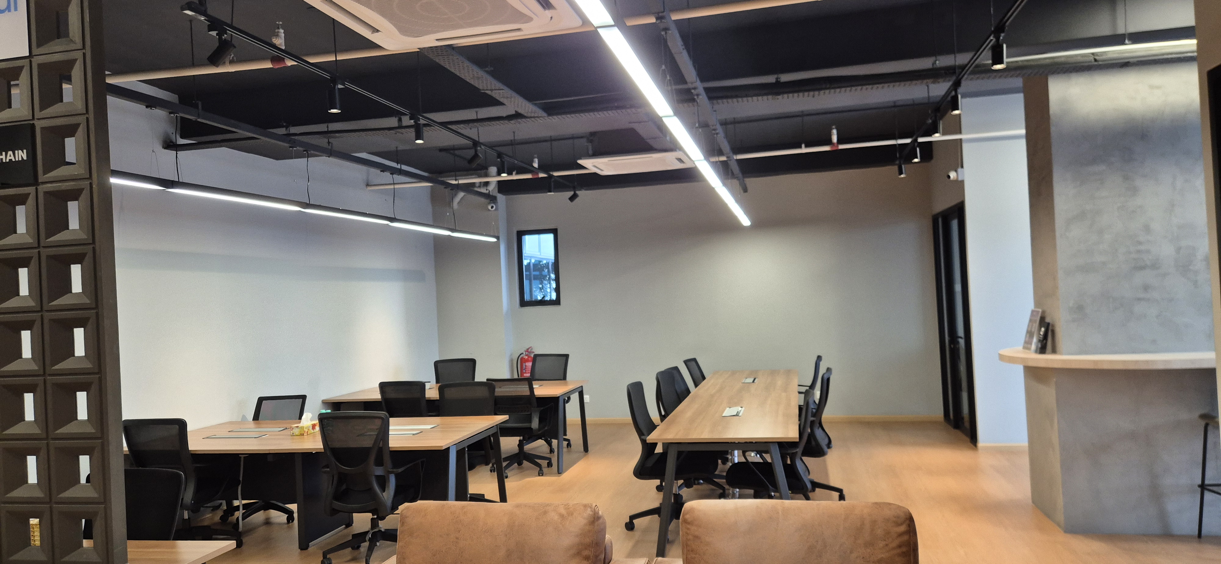 Hot desk area
